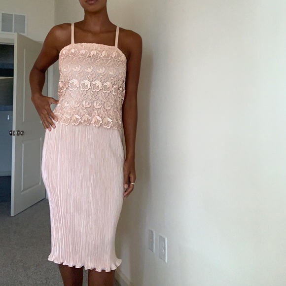 Pink vintage lace dress - Picture 2 of 5